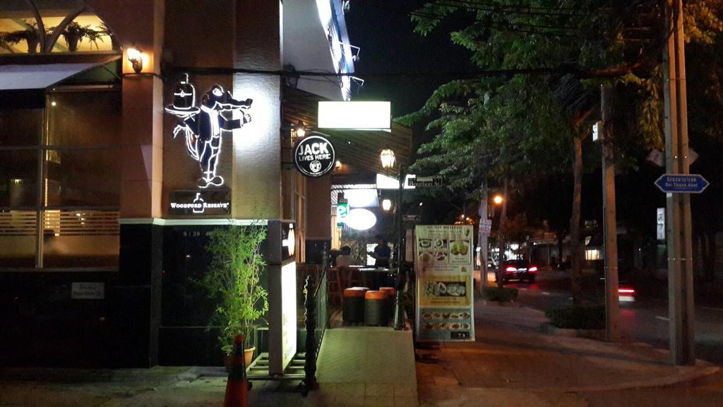 Hotel De Sky Sukhumvit Ekkamai Bangkok Exterior foto